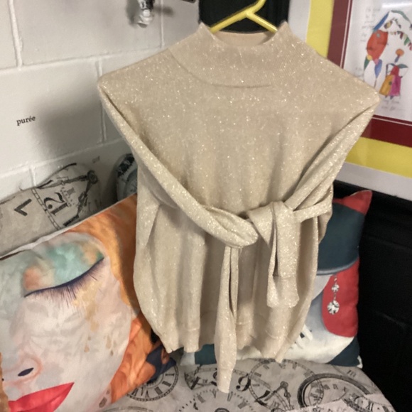 GOLD GLITTER. TURTLE NECK SWEATER SEE SIZE dimension s - Picture 3 of 6